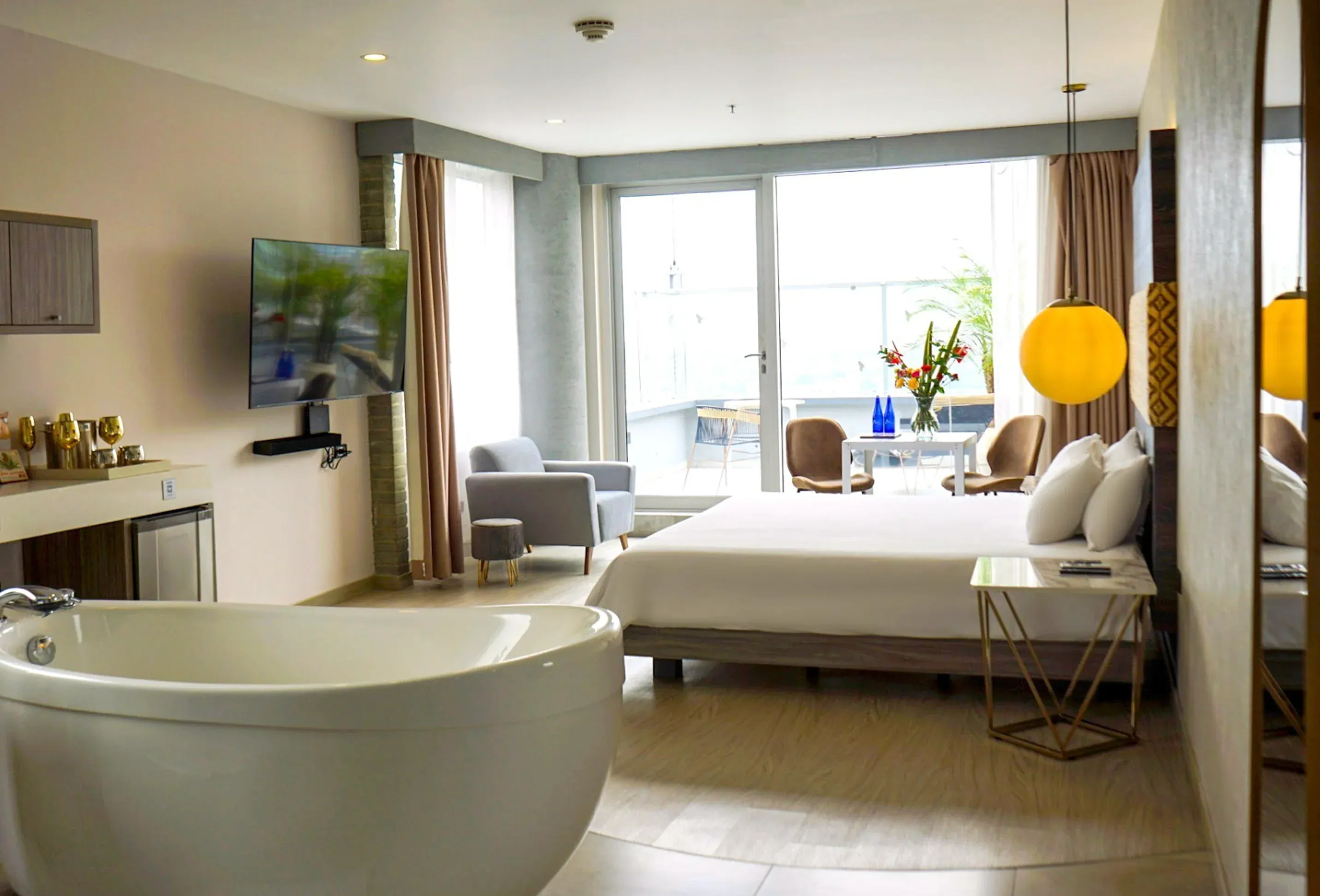 v-grand-balcony-gallery