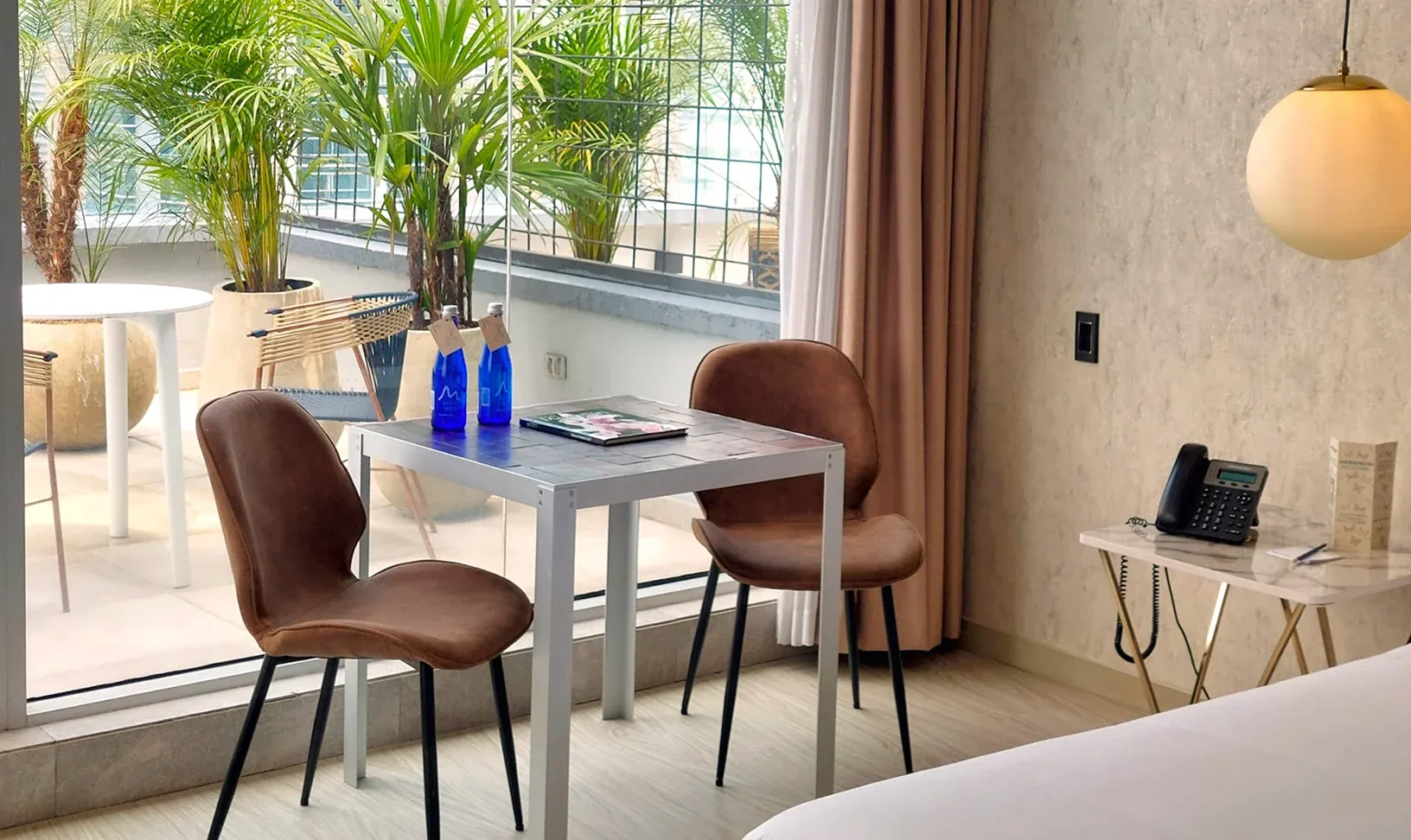 v-grand-balcony-gallery