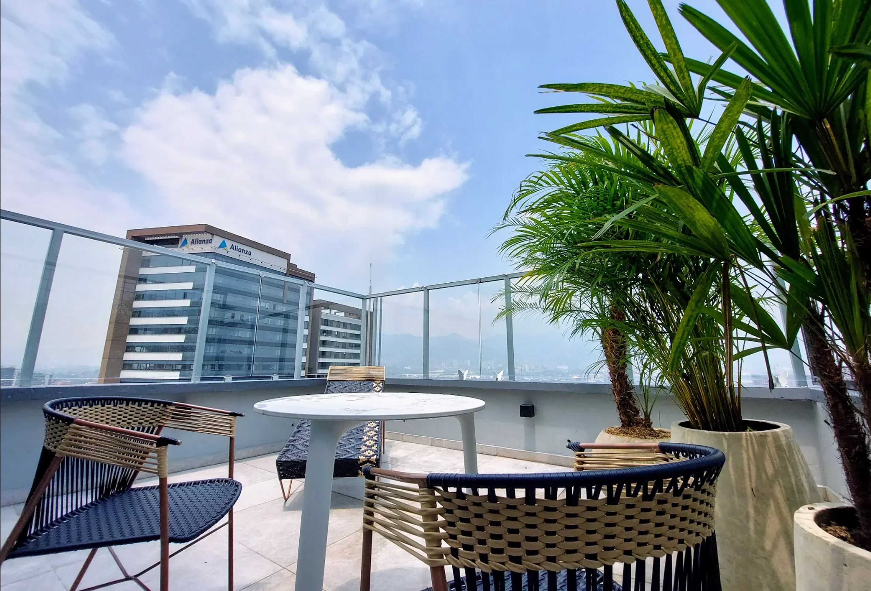 v-grand-balcony-gallery