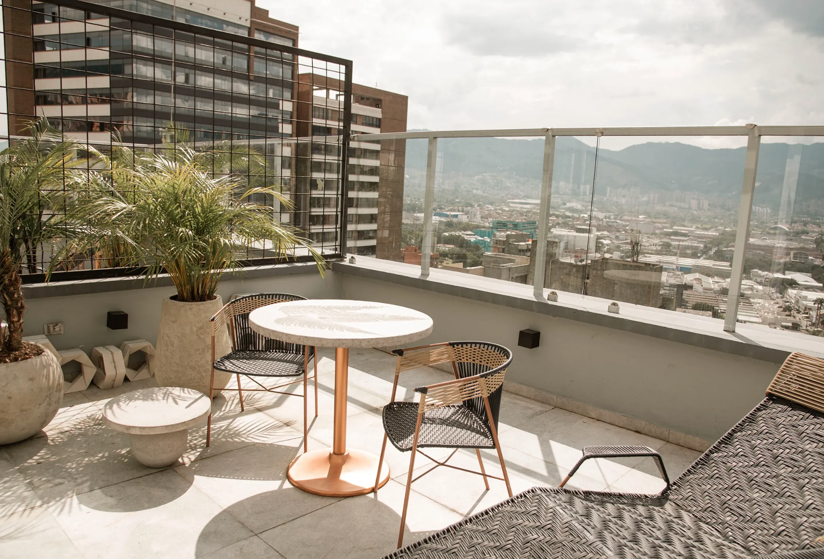 v-grand-balcony-gallery