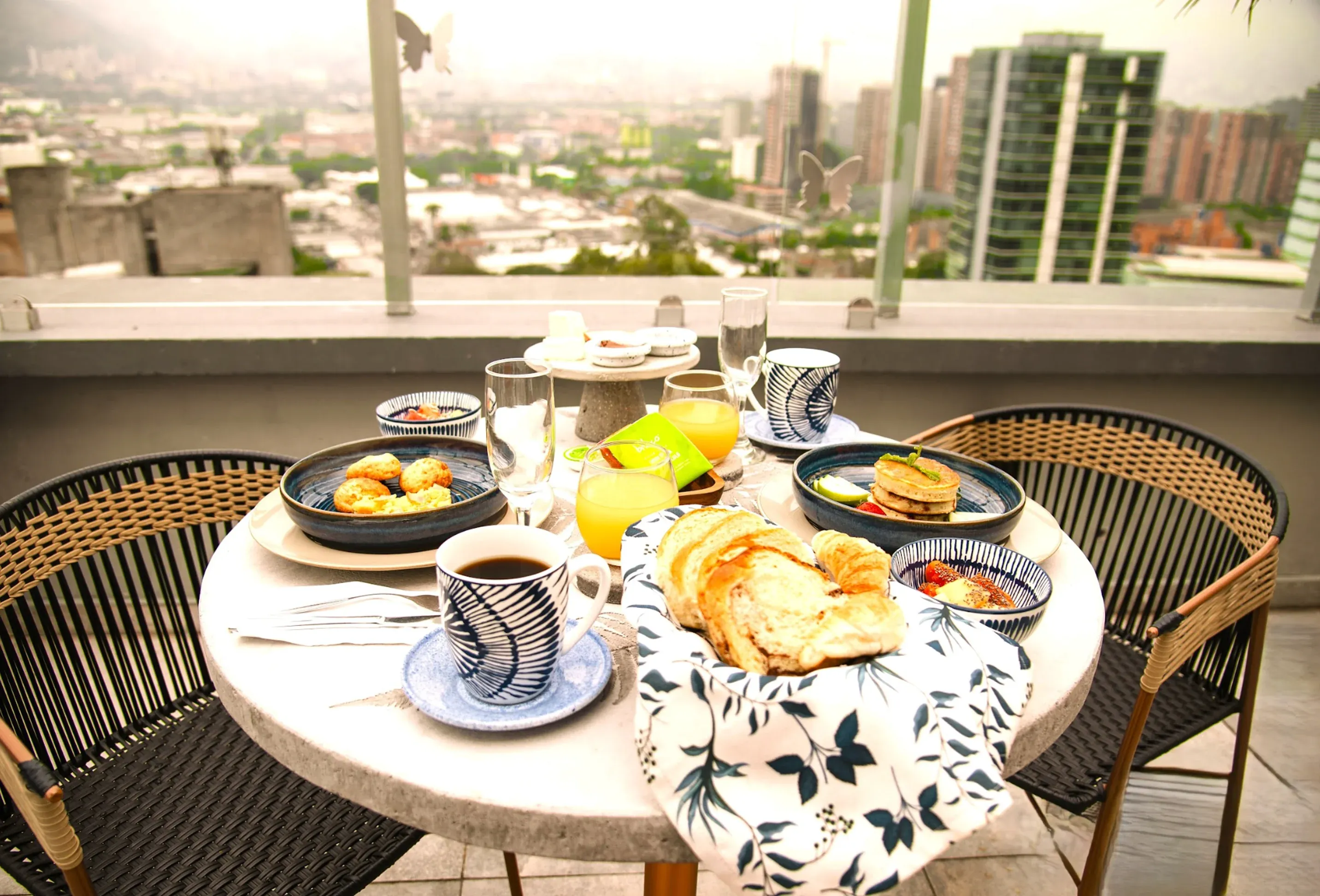 v-grand-balcony-gallery