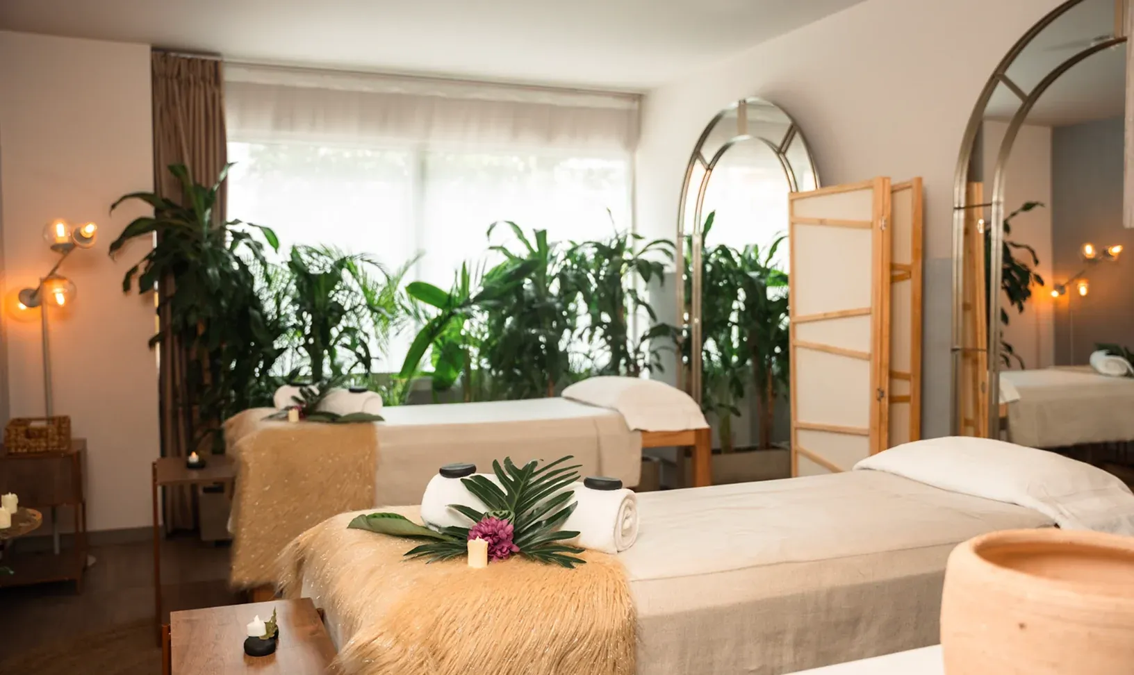 v-grand-balcony-gallery