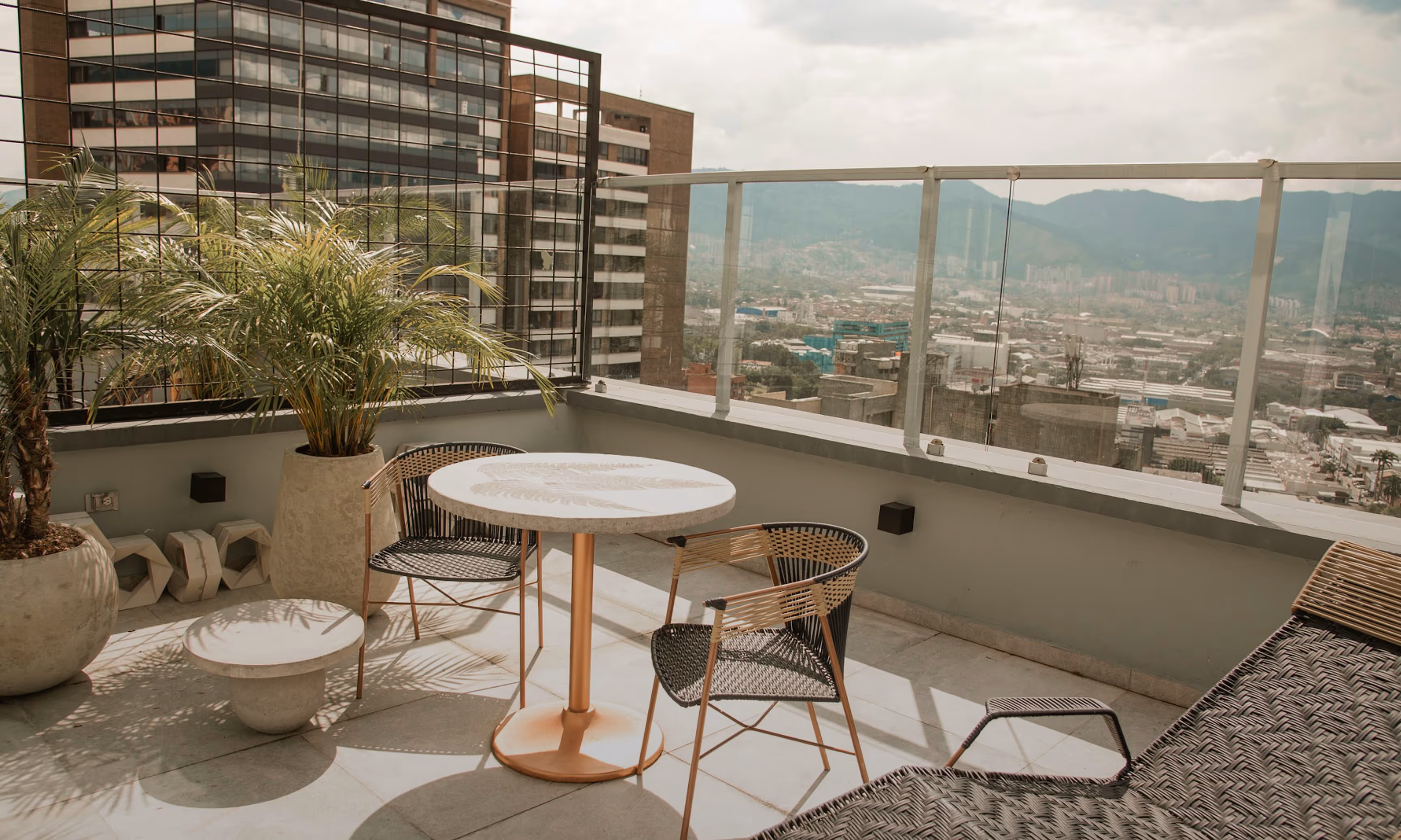 v-grand-balcony-gallery