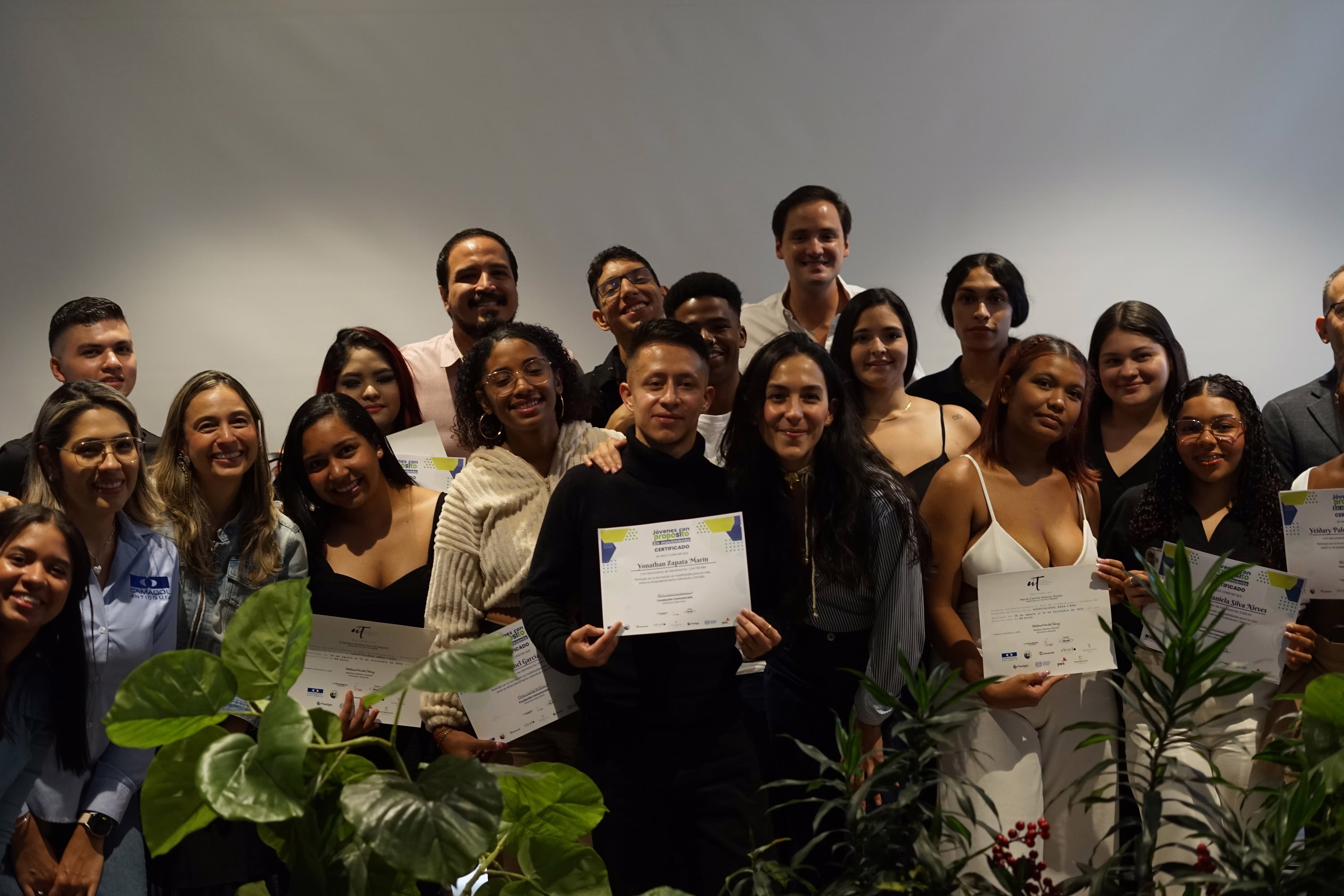 Jóvenes graduados